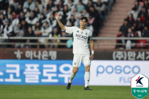 [오피셜]전북 현대→中 저장 이적, 캡틴 박진섭 '더블'남기고 '전주성' 떠났다