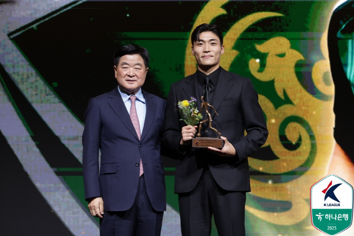 [오피셜]전북 현대→中 저장 이적, 캡틴 박진섭 '더블'남기고 '전주성'…