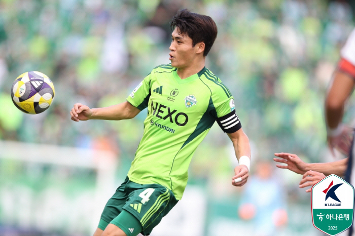 [오피셜]전북 현대→中 저장 이적, 캡틴 박진섭 '더블'남기고 '전주성'…