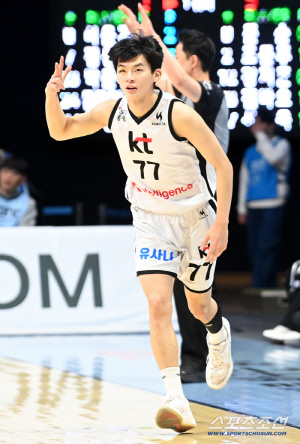 [남자농구] 신예 강성욱 17득점 폭발 KT 3연승 질주, 이정현 빠진 소노 무기력했다
