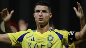 호날두 옆에서 뛰어서 이러나, '메시-손흥민 무시' 역대급 망언 재조명 