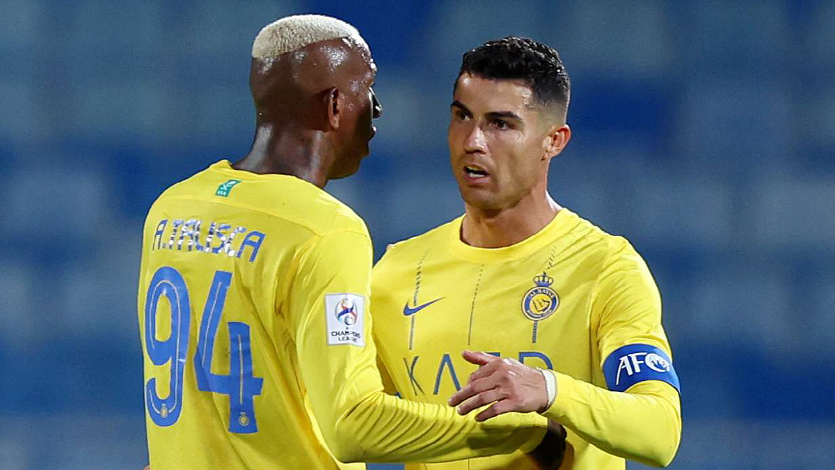 호날두 옆에서 뛰어서 이러나, '메시-손흥민 무시' 역대급 망언 재조명 …