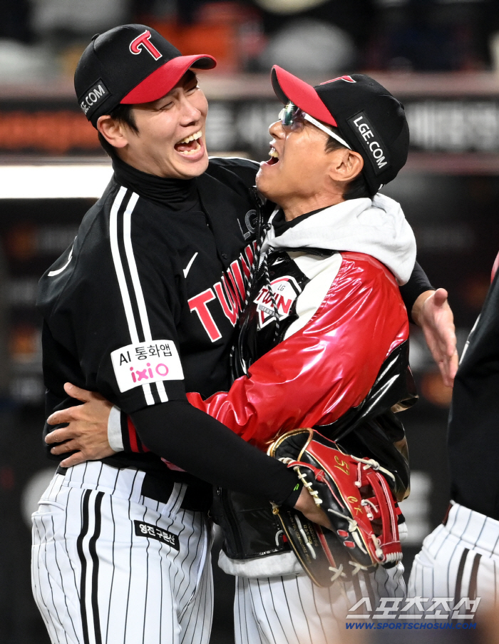 당연히 100억대? LG 우승이 홍창기에게 미친 영향은...생각보다 복잡한 몸값 셈법