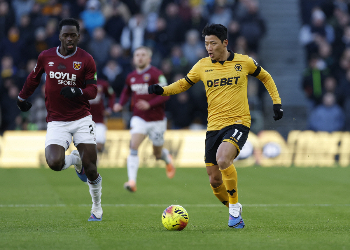 '강등 확률 99.84%' 꼴찌 탈출 열쇠 '1골 1도움' 황희찬→아쉬운…