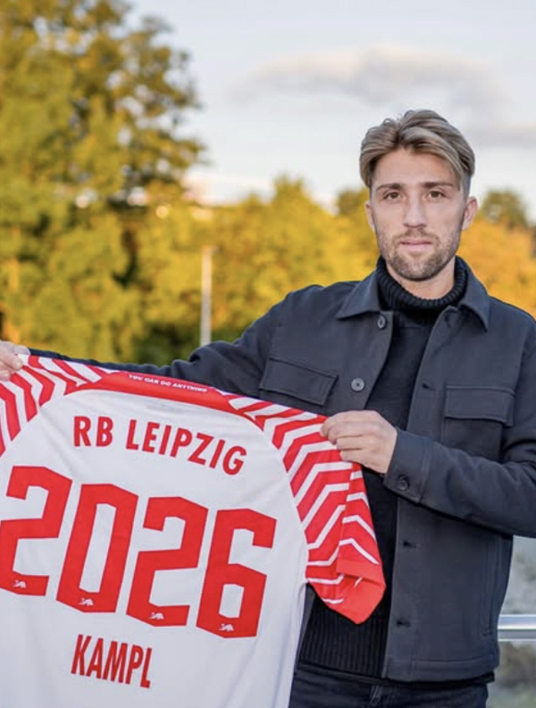 어느 리빙레전드의 '슬픈 작별', 친형 잃고 부친 위독 "가족에 집중"……