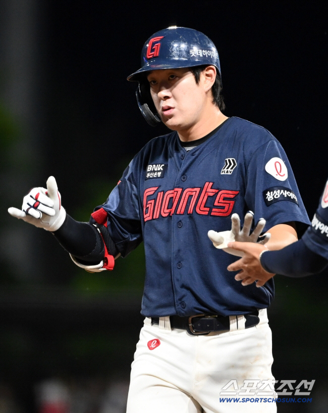 두자릿수 홈런 도전? 주전도 위태롭다…"조급했다"는 나승엽, 자칫하면 벼…