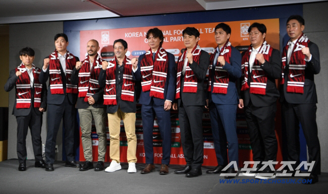 '수원삼성 레전드→수원FC 지휘봉'박건하 감독"승격 도전 위해 결심...…