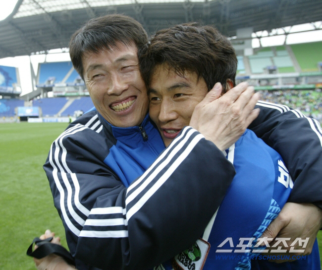 '수원삼성 레전드→수원FC 지휘봉'박건하 감독"승격 도전 위해 결심...…