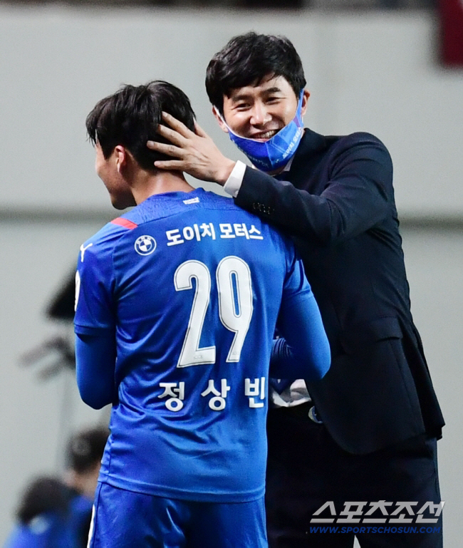 '수원삼성 레전드→수원FC 지휘봉'박건하 감독"승격 도전 위해 결심...…