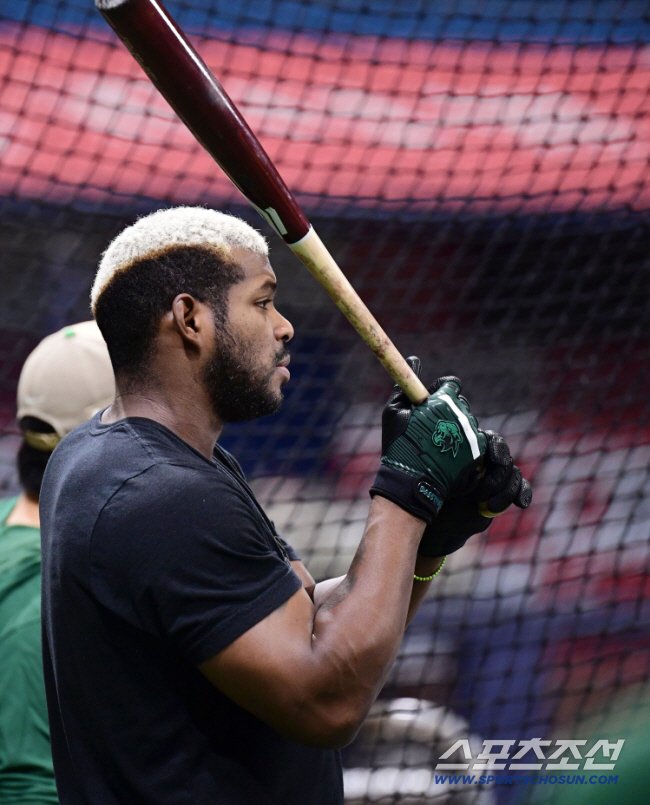 "푸이그도 베네수엘라에 있다" MLB 선수들도 현지 공항 폐쇄로 초비상