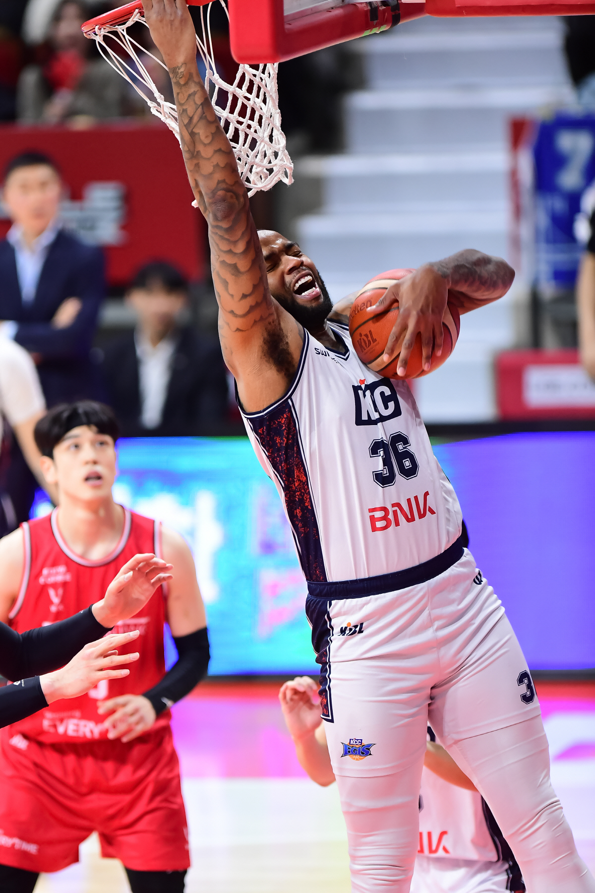 [KBL리뷰]'신인 문유현 번뜩였다' 정관장, KCC에 4연패 안겨…76…