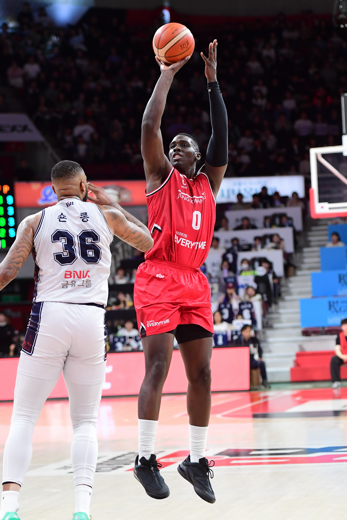 [KBL리뷰]'신인 문유현 번뜩였다' 정관장, KCC에 4연패 안겨…76…