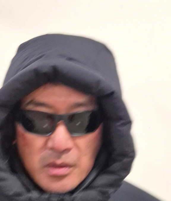 하정우, '술톤 민낯' 사진 한 장에 댓글 폭주…파격 새해 인사