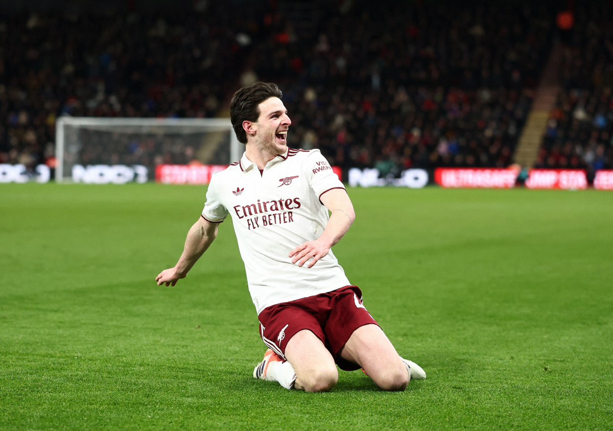 英 BBC 대서특필! "흥민이형 여기에 사인 좀..." 유니폼 모으던 미…