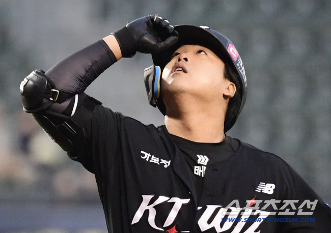 폰-와-문 선발에 4할 쳤다니…100억투자, 홈구장 적응 문제 없다 "좋…