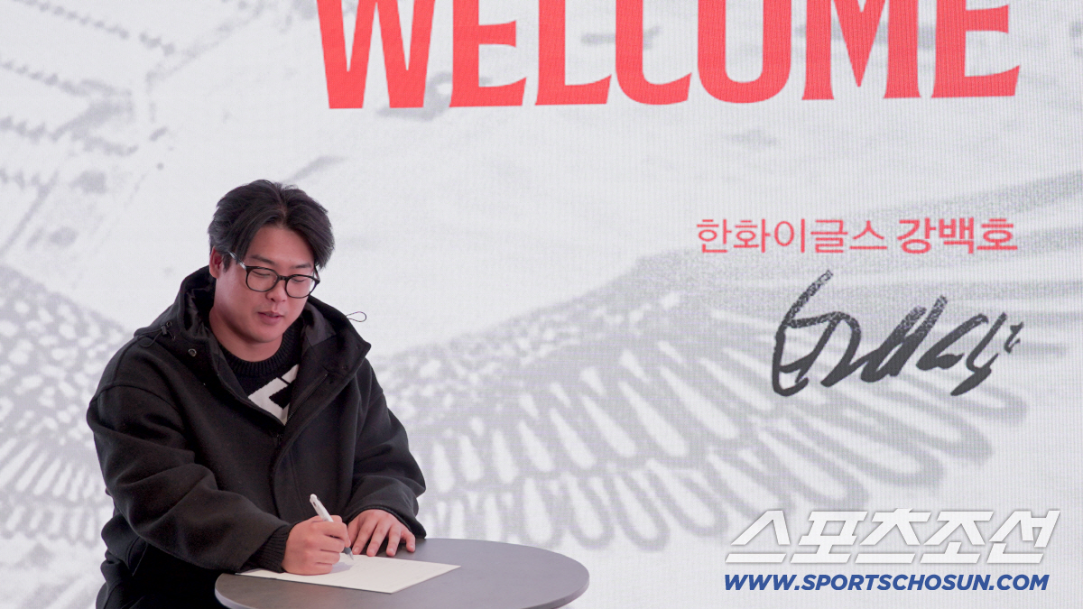 폰-와-문 선발에 4할 쳤다니…100억투자, 홈구장 적응 문제 없다 "좋…