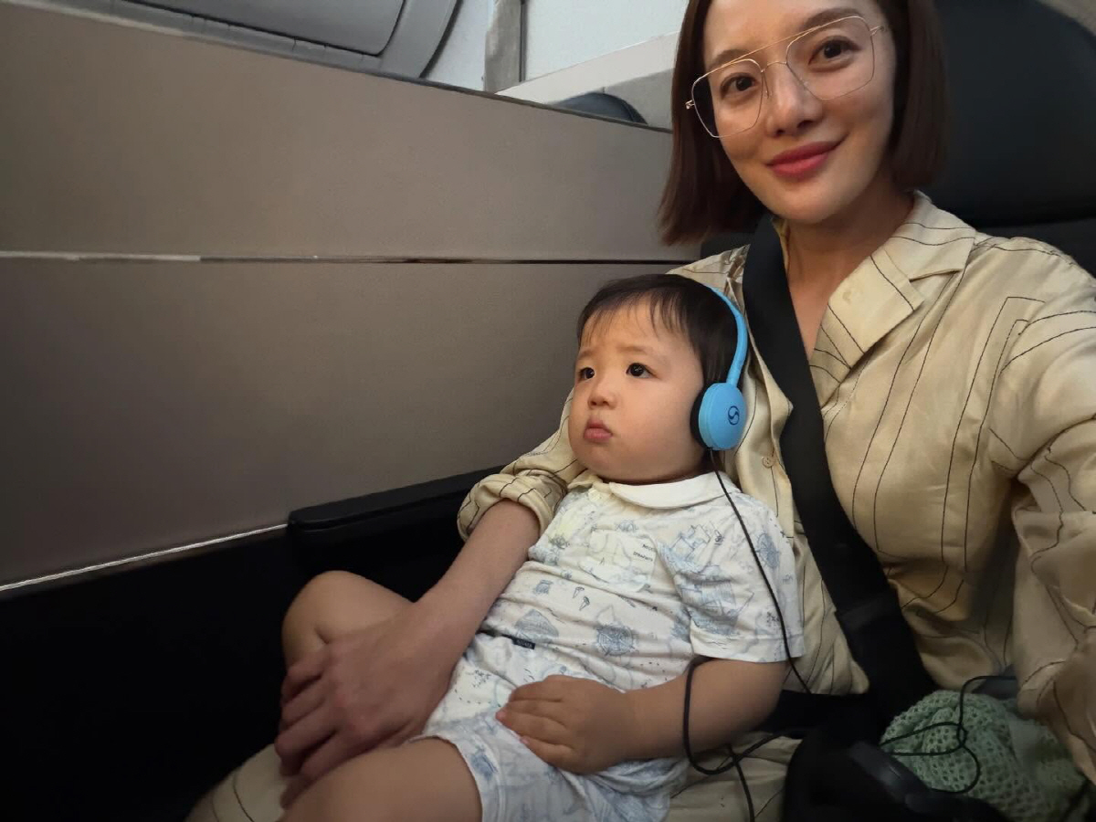 '76세 득남' 김용건, 子로 오해하겠네...닮은 18개월 손자 안고 '…