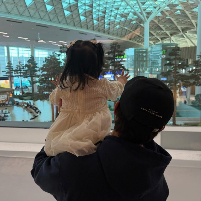 이병헌, '장염+탈수' 3세 딸 밤새 간호...3일만 건강 회복 "다 나았어요"