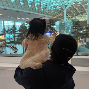 이병헌, '장염 탈수' 3세 딸 밤새 간호...3일만 건강 회복 