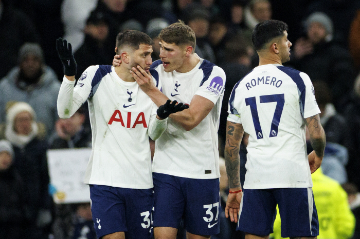 "선덜랜드 '덫', 프랭크 신뢰 회복 불가능" 선언, BBC 저주→토트넘 '또또또' 야유 폭탄…손흥민 절친 데이비스 '첫 축포', 먹구름 가득