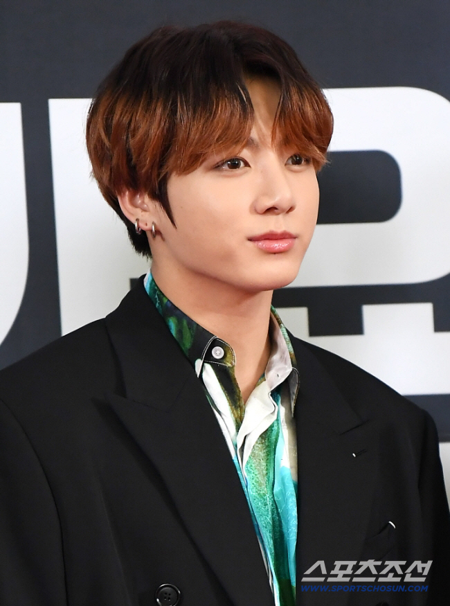 BTS 정국 집 또 찾아간 외국인 사생..우편물 던지며 난동