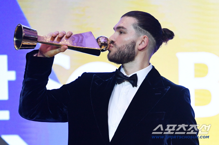 '한화서 준우승' 폰세, 이러다 WS 우승하겠네…'큰손' 토론토, 이번엔 'FA최대어' 잡는다 