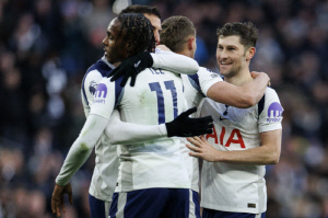 '손흥민의 절친' 데이비스의 토트넘 '선수 장사' 돌려까기 