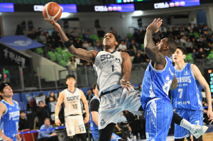 고양 소노, 부상에서 복귀한 이정현과 나이트 쌍포 앞세워 가스공사에 시즌 4전 전승 거둬