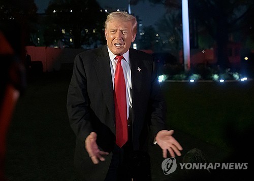 트럼프 "관세 870조원 징수 또는 징수예정"…결정앞둔 大法 압박
