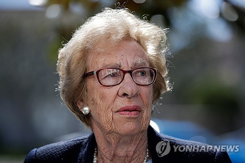 아우슈비츠서 생환한 안네 프랑크 의붓자매 별세