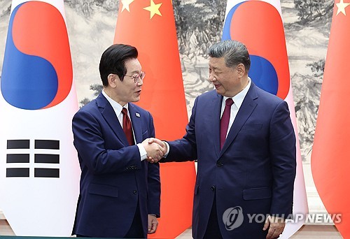 與 "한중정상회담, 한반도 평화 새 물꼬…양국관계 복원 분기점"