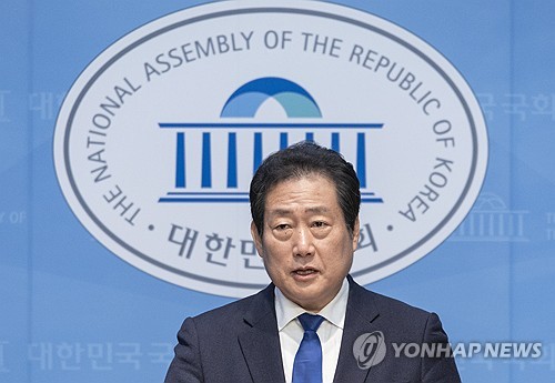비당권파 유동철, 與최고위원 후보 사퇴…이건태 "뜻 이을 것"
