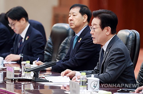 (베이징=연합뉴스) 한상균 기자 = 중국을 국빈방문 중인 이재명 대통령이 6일 베이징 인민대회당에서 진행된 국회의장 격인 자오러지 전국인민대표대회 상무위원장과의 면담에서 발언하고 있다. 2026.1.6 xyz@yna.co.kr