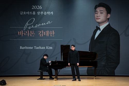 "학문으로서 노래해보렴"…바리톤 김태한 인생 바꾼 어머니 조언