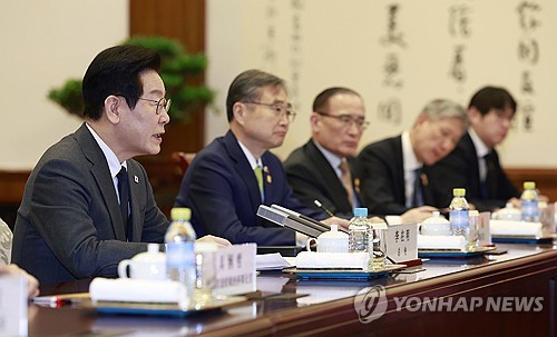 李대통령 "한중관계 되돌릴수 없게 공고화"…리창 "협력범위 확대"