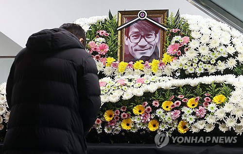 영화 특별 편성에 특집 다큐…방송사도 故안성기 추모