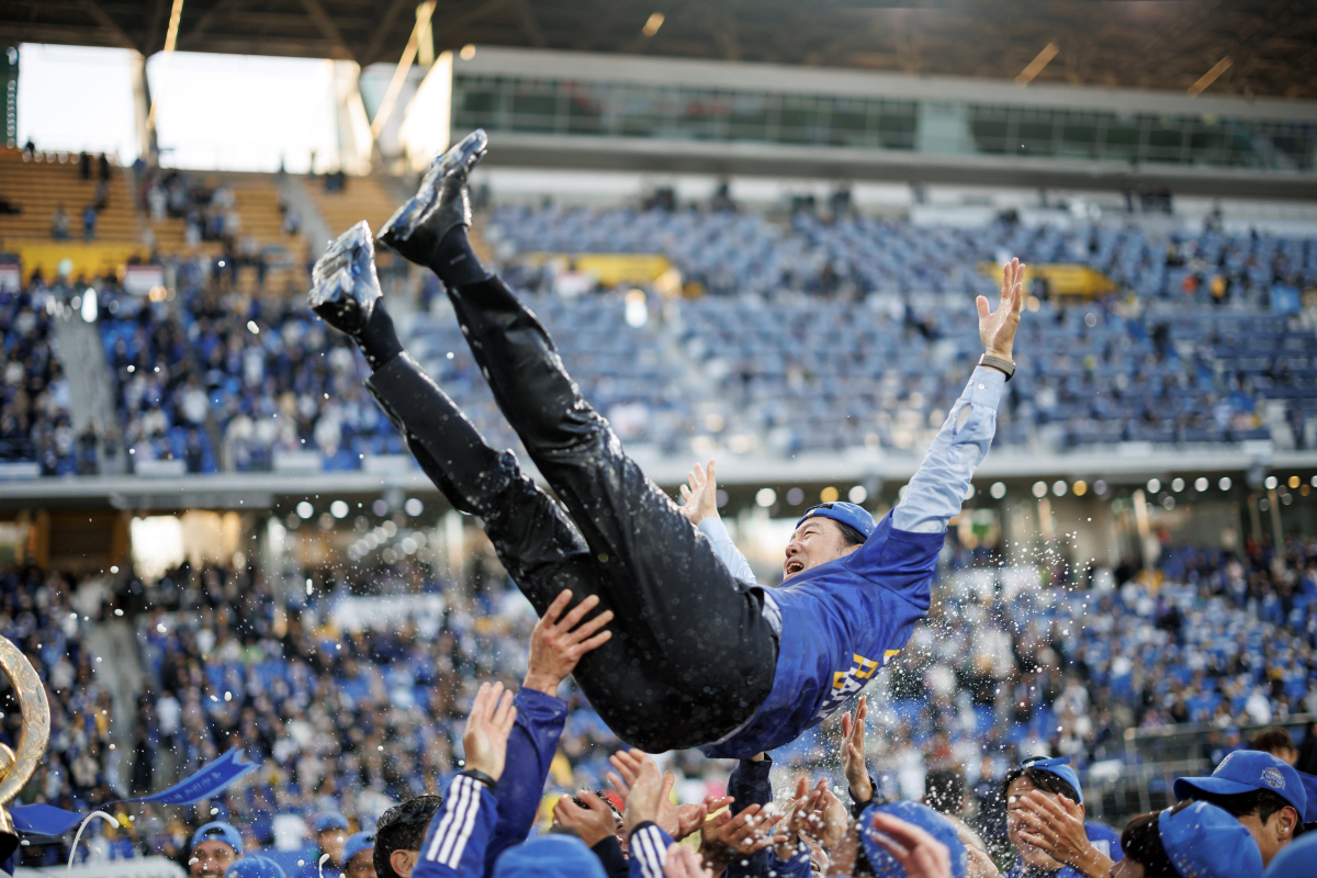 [오피셜]울산 '왕조' 열었지만 불명예 퇴진, 김판곤 감독 5개월 만에 …
