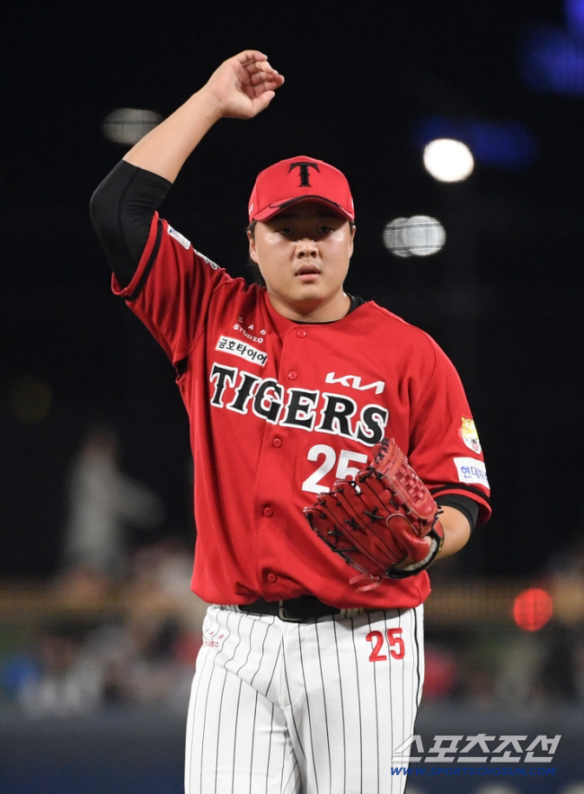 '한화에 4억 쾌척' 베테랑 영향인가…KIA, 1위 투수 없이 캠프 가나