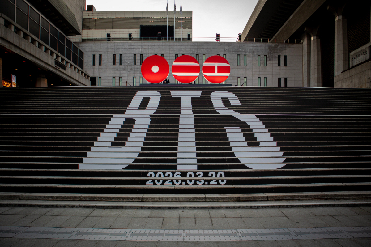 방탄소년단, '3월 20일' 컴백 신호 세종문화회관서…"문화적 뿌리, 서…