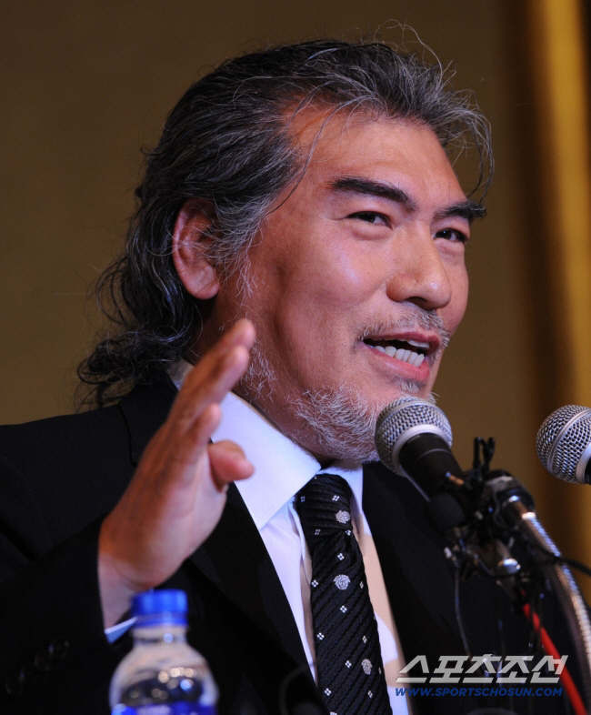 가요계 거목들, 마이크 내려놓다…'이미자·나훈아·임재범' 레전드들의 퇴장…