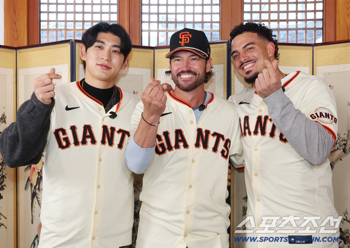 "한국 날 알아봐?" 이런 2631억 거물 봤나…'깐부' 이재용·젠슨 황…