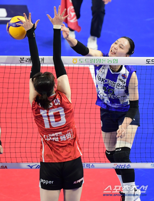 "실바 킬러 박정아 있다" vs "피로와 서브 탓" 승패승패승패, 오늘은…