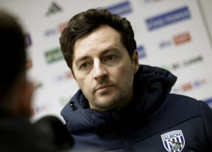 [오피셜]'쏘니야, 나 잘렸다' 토트넘 시절 손흥민의 한살 형이자 감독대…