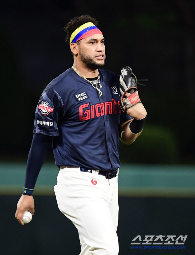 "공항 폐쇄…상황 파악 중" 예상치 못한 대변수, 정상 합류 가능할까