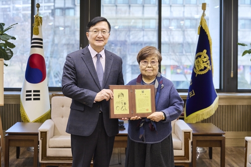 [게시판] 이혜성 한국상담대학원대 명예총장, 서울대에 1억원 기부