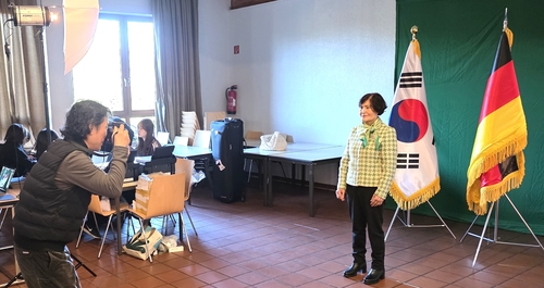 [게시판] 배재대 광고사진영상학과, 파독 근로자 사진 아카이브 나서
