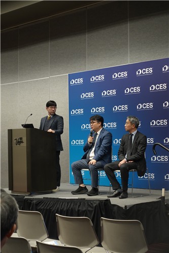 [CES 2026] 딥엑스, 5W로 100B 거대모델 구동 AI칩 공개