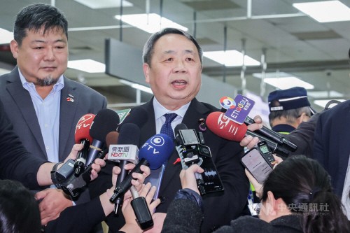 中출신 귀화 日정치인 타이베이 방문해 "대만은 독립 국가"