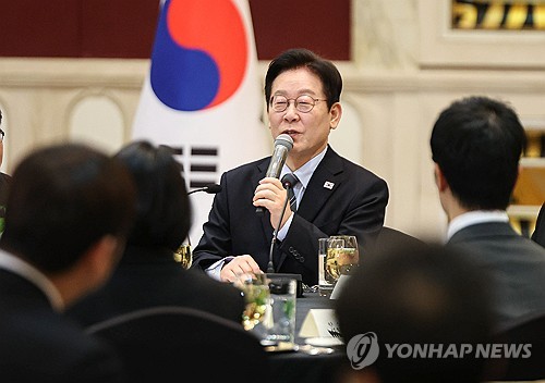 李대통령 "中서해구조물 일부 철수할 것…공동수역 중간선 제안"