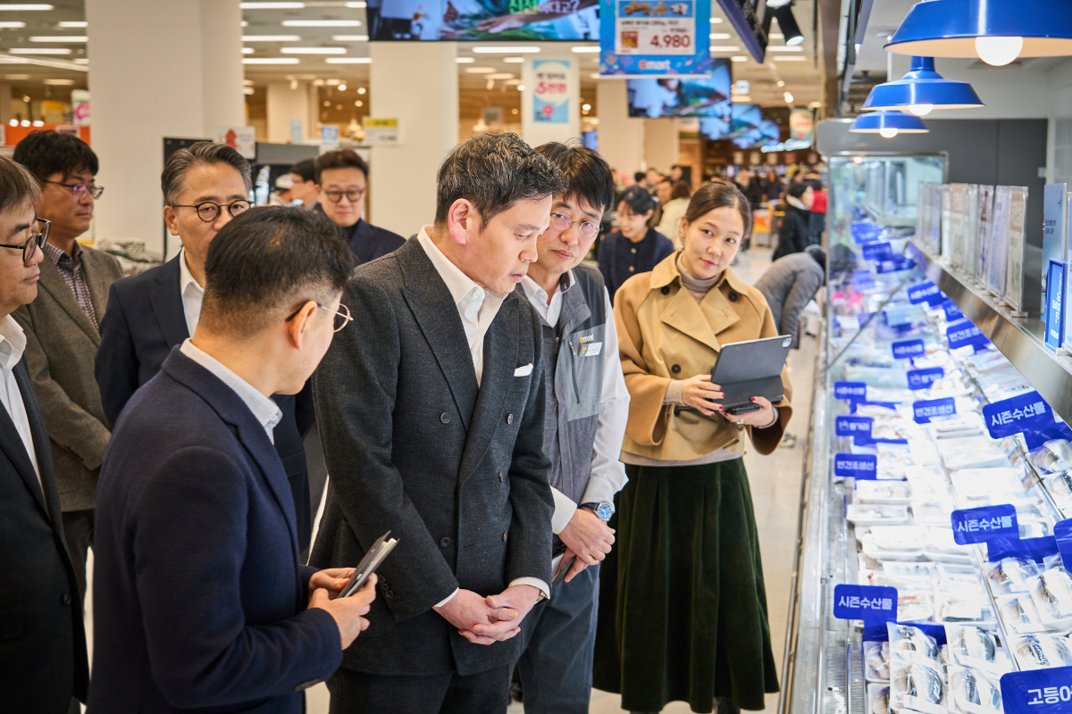 정용진 신세계그룹 회장이 새해 첫 현장경영 위해 찾은 '1등 점포'는?
